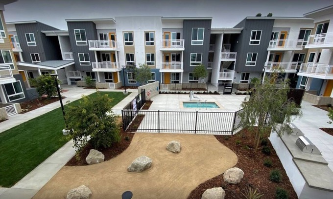College Park Apartment | Gorgeous Luxury Apartment 5 minute drive to the Beach