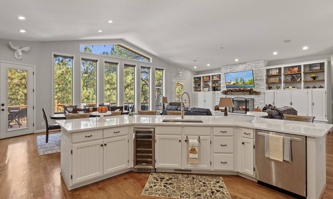 Flagstaff House | Gorgeous Luxury Home Nestled in the Pines