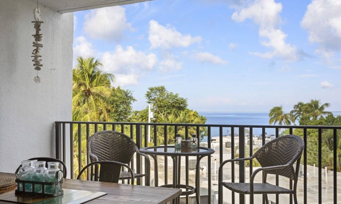 Key Largo Apartment | Gorgeous Moon Bay Condo Heated Pool Beach