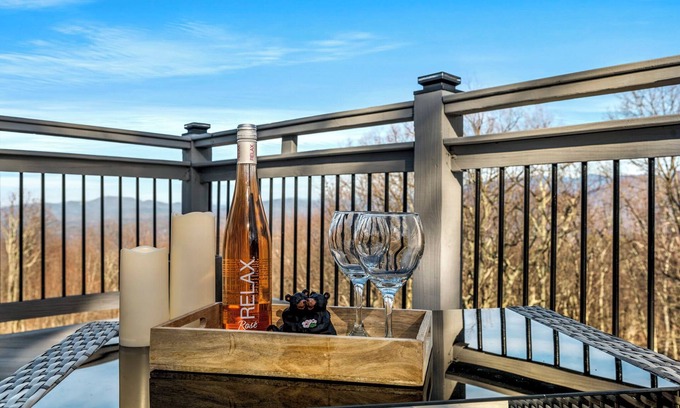Chalet Village Cabin | Gorgeous Mt Top Views- Hot Tub- 5 Roku TVs- Foosball- 4 eFireplaces- A+ Location