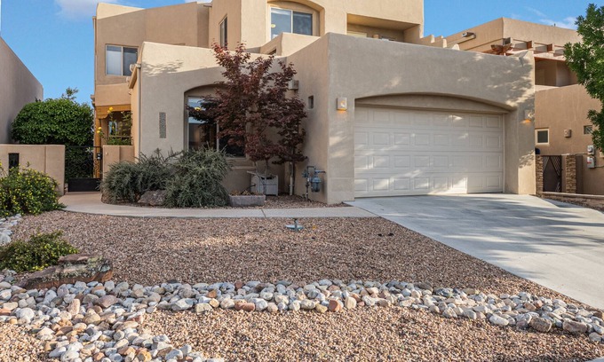 Desert Ridge Place House | Gorgeous Southwestern Home