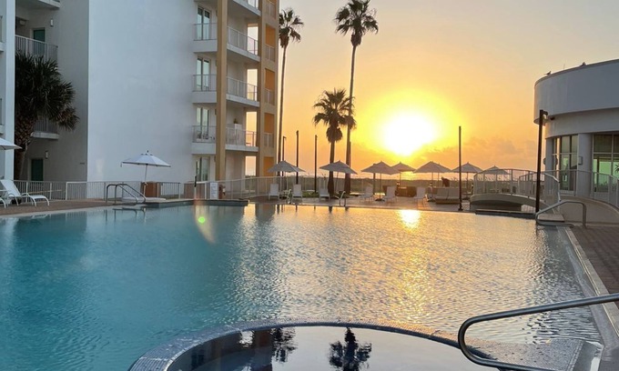 South Padre Island Resort | Gorgeous Standard Deluxe on the Beach