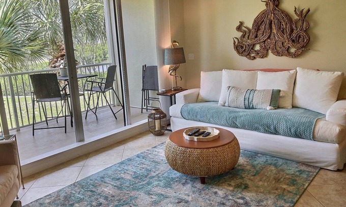 Ruskin House | Gorgeous Sunsets at Bahia Beach Retreat w/Personal Tiki Bar