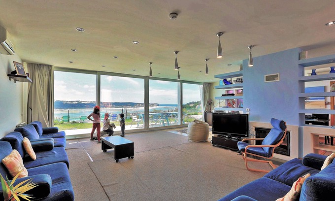 Foz do Arelho Villa | Gorgeous villa for families with kids, heated & fenced pool, superb views
