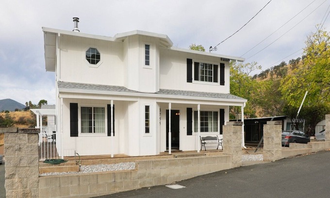 Clearlake House | Gorguous and spacious home with panoramic views in Clearlake.