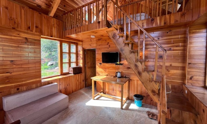 Mandi Hotel | Goroomgo Bogchi Resorts Suhara