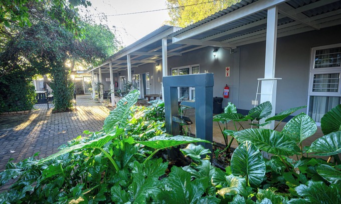 Potchefstroom Bed & Breakfast | Graceland Guest House