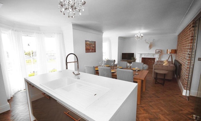 Southport Apartment | Grade 2 Listed Apartment, Southport Promenade