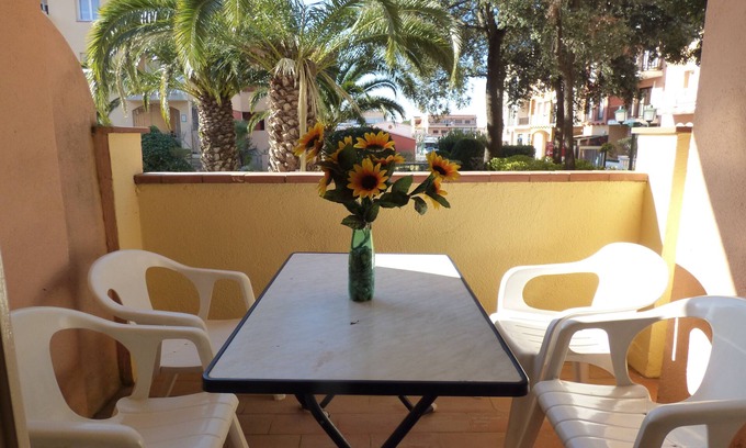 Empuriabrava Apartment | Gran Reserva - Apt for 4 people 2 steps from the beach, shops and restaurants