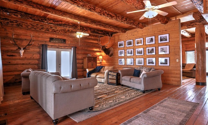 Mount Pleasant Cabin | Grand Family Lodge Sleeps 30*Events allowed dry camping, youth groups, corporate