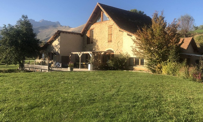 La Roche-des-Arnauds House | Grand Gite Pour 10 Pers en Pleine Nature vue sur Montagnes de Céüse et Dévoluy