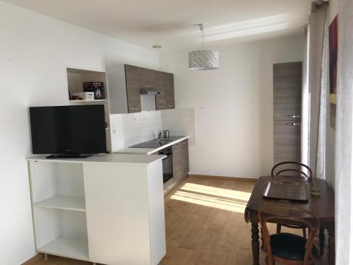 Bort-les-Orgues Apartment | Grand Studio Manon en coeur de ville pour 2 p