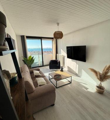 Balaruc-les-Bains Apartment | Grand T2 cosy et lumineux face à l'étang