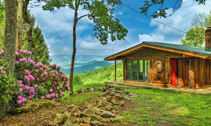 Cullowhee House | Grand View at Smoky Ridge - Generational family home with large deck