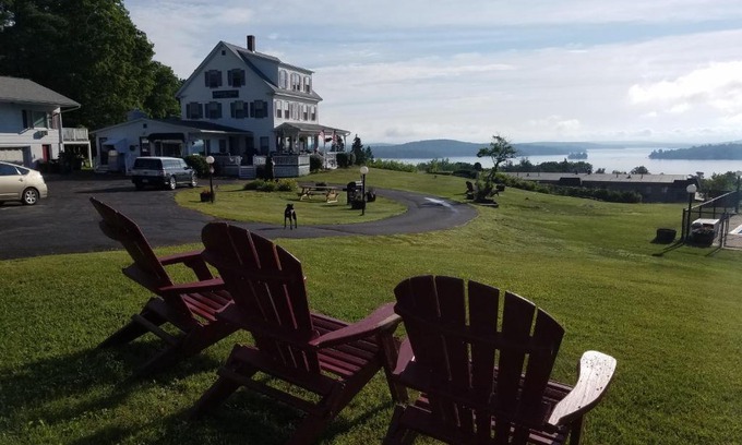Weirs Beach Hotel | Grand View Resort