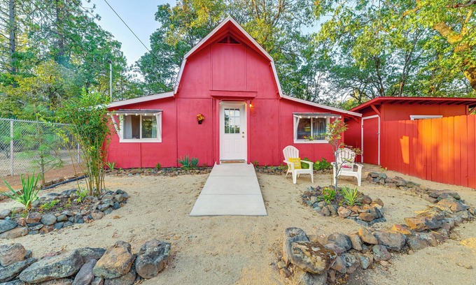 Grants Pass Cottage | Grants Pass Cottage ~ 8 Mi to Rogue River!