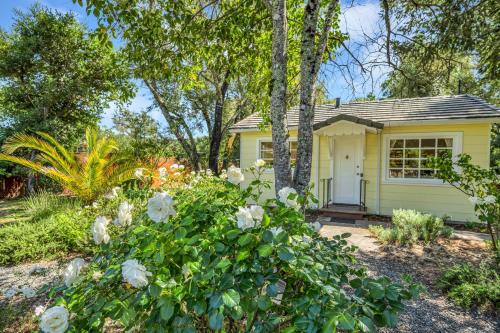 Glen Ellen House | Grapevine Cottage by AvantStay Hobby Vineyard Firepit