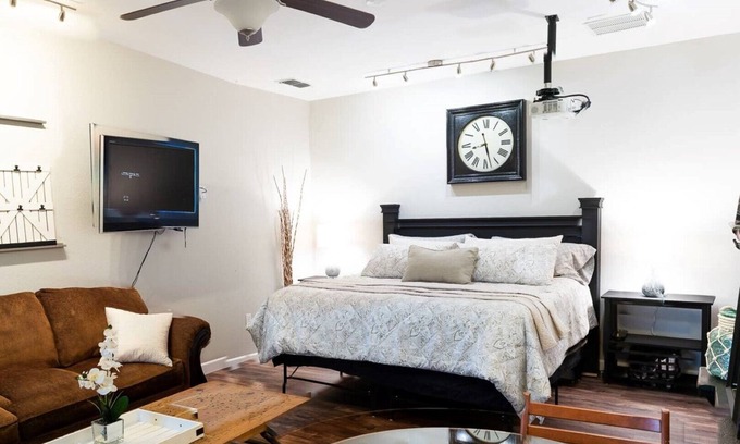 Southlake House | Grapevine,Private, FastWiFi,KingTempurpedic