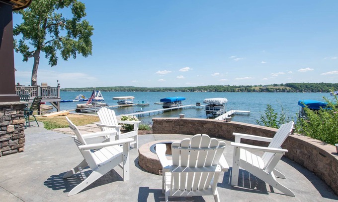South Lima House | Grayshores Getaway: Spectacular Sunrise Views on Conesus Lake!