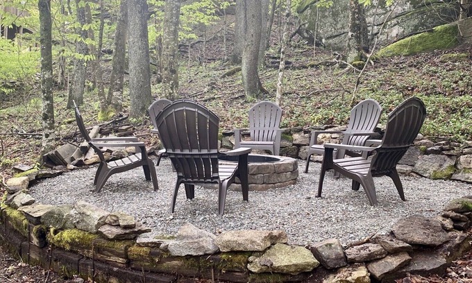 Beech Mountain House | Great Location/100 yd. to lift, Club Member, Walk To Resort & Fire pit!