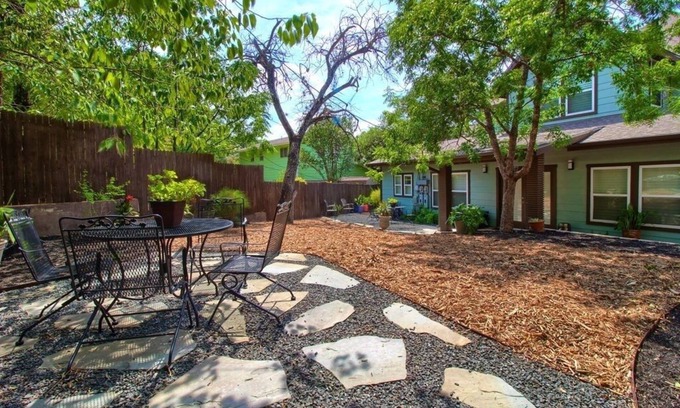 Dawson House | Great location-Beautiful Austin Home-in SoCo 4BR, 3.5BA