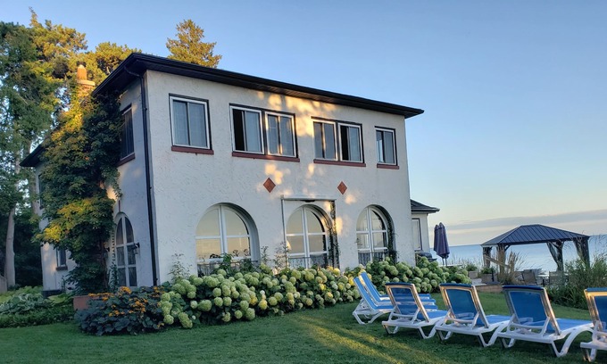 Cobourg House | Great property for family reunions.