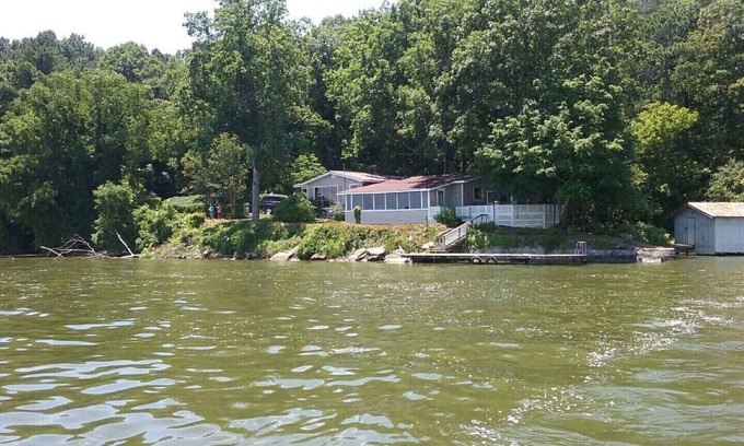 Centre House | Great Quiet Cabin on Weiss Lake