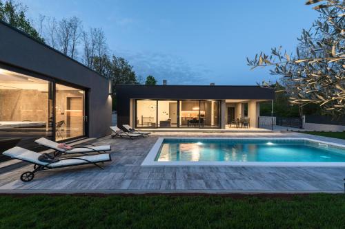 Zupanici Villa | Green Luxury II with heated pool, jacuzzi & sauna