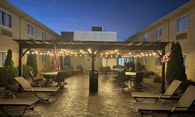 Elizabethtown Hotel | Greenfield Inn and Suites Elizabethtown, KY I65 Exit 94
