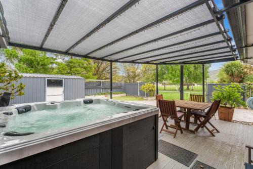 Lowburn House | Greenways Escape - Cromwell Holiday Home