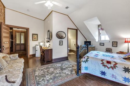 Glasgow Hotel | Greer Room at Main Street Bed & Breakfast