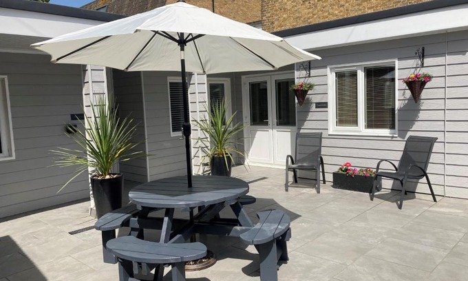 Cliftonville Apartment | Gresham