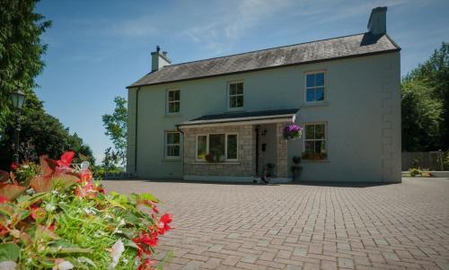 Innishannon Bed & Breakfast | Grey Gables Farmhouse B&B
