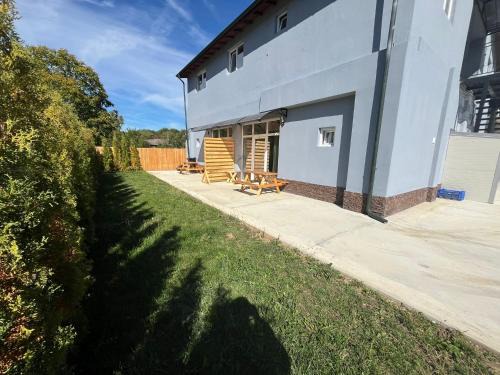 Teisani Apartment | Grey House