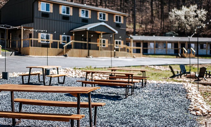 Waynesboro Hotel | Grey Pine Lodge