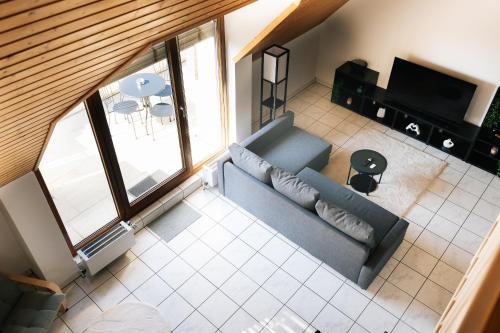 Bernhausen Apartment | Grosse Galerie-Wohnung Airport Messe Stuttgart - Balkon - Parkplatz