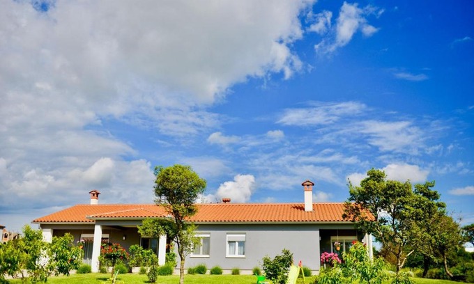 Skatari House | Ground Floor Apartments With Spacious Backyard