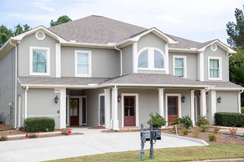 Country Club House | Ground Floor Golf Course Condo