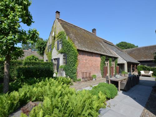 Alphen House | Group Stay with Private Pool and Sauna