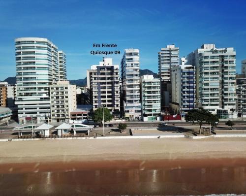 Praia do Morro Apartment | Guarapari Praia - 3 quartos na Rua da Praia varanda vista montanhas