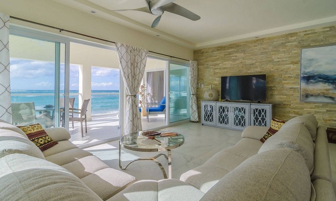 Cabarete Villa | Guest-friendly 7BD beachfront villa in central Cabarete, with amazing sea views!