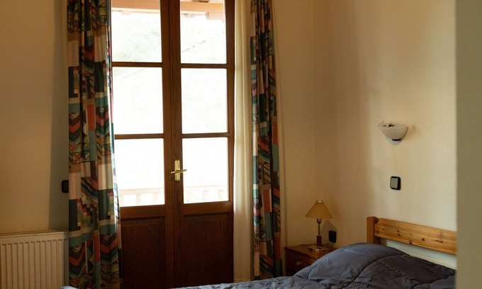 Pyrsogianni House | Guest House 'Armoloi Room 6' with Mountain View, Shared Terrace and Wi-Fi