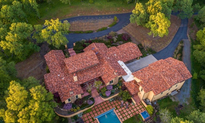 North Auburn House | Guest house on a working vineyard, close to wineries, hikes, rivers and lakes!