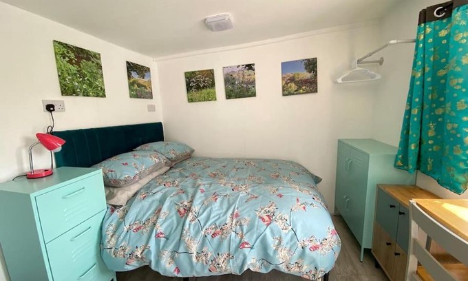 Truro Apartment | Guest house Truro garden retreat