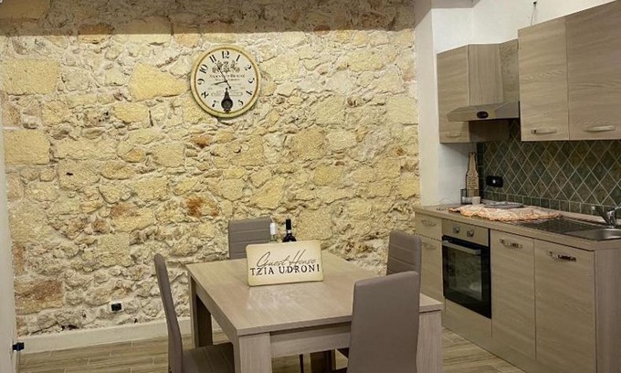 Ossi Apartment | GUEST HOUSE TZIA UDRONI