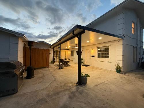 Mangonia Park House | Guest houses West Palm Beach 2BR or 1BR