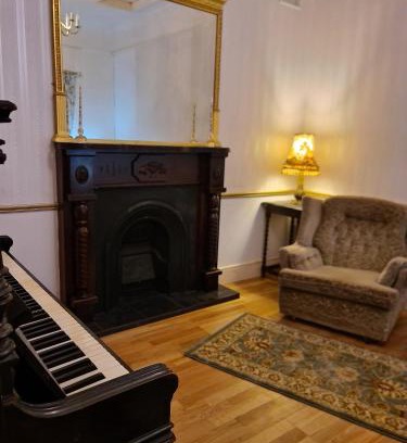 Naas House | Guest Lodge