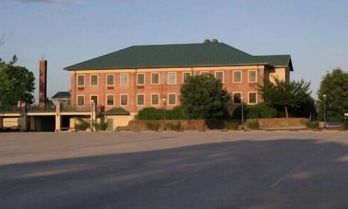 Abbottstown Hotel | Guest Quarters at The Bridges Golf Club