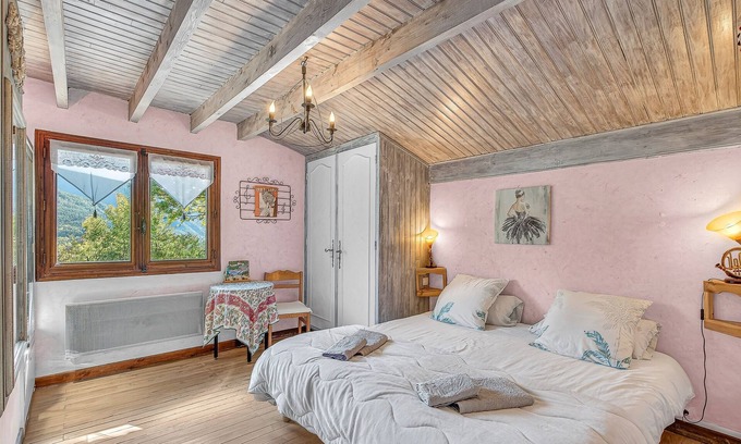 Beauvezer Bed & Breakfast | Guest Rooms 'Chambres D'hote Mélodie' with Mountain View, Shared Terrace and Wi-Fi