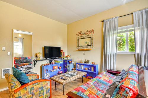 Aloha Apartment | Guest Suite in Portland Area with Shared Patio